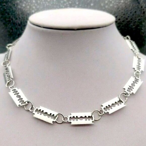 HALLOWEEN SALE Silver Goth Razor Blade Choker Necklace - Picture 2 of 4